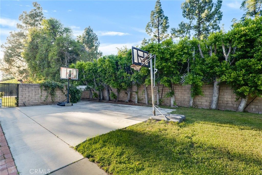 Image 50 of property listing at 10238 Tunney, Northridge, CA 91324