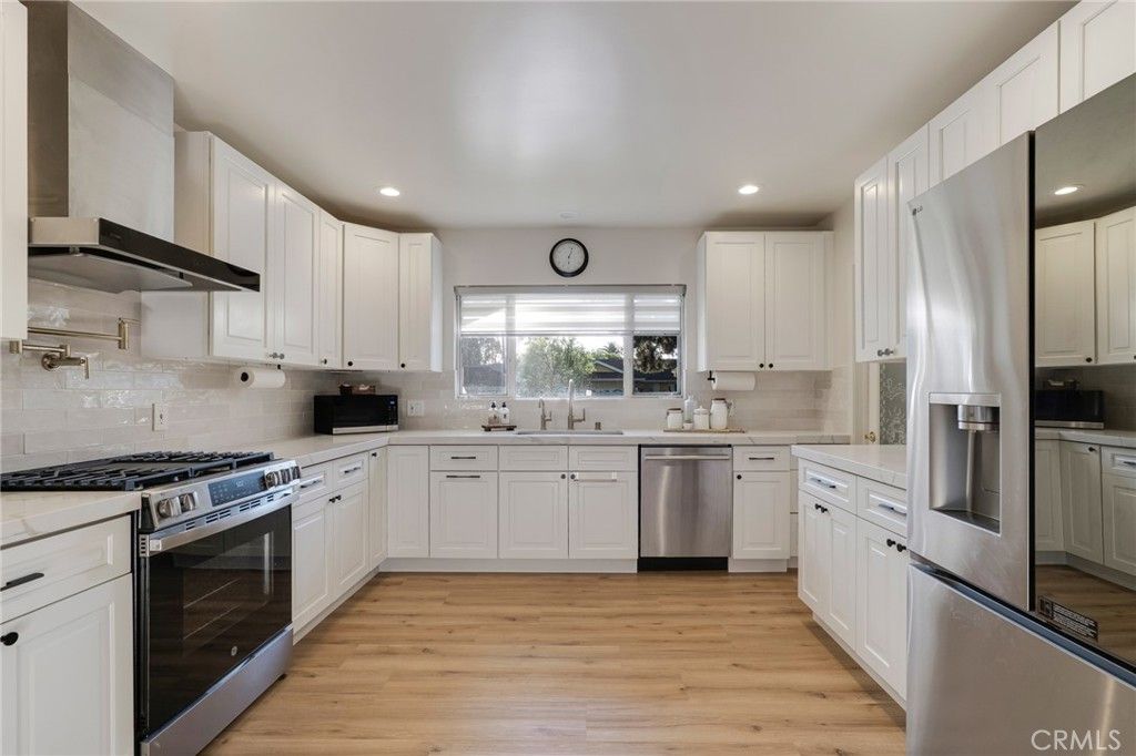 Image 9 of property listing at 10238 Tunney, Northridge, CA 91324