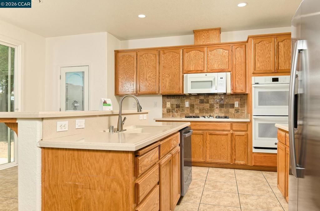 Image 3 of property listing at 536 Pestana Ave, Manteca, CA 95336