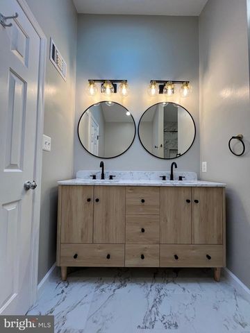 647 N TAZEWELL ST, Arlington, VA 22203