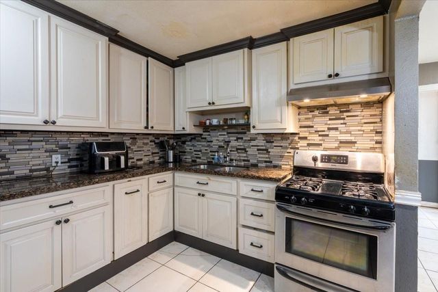 6817 Kassarine Pass, Houston, TX 77033