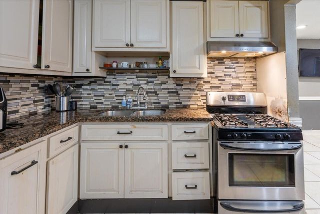 6817 Kassarine Pass, Houston, TX 77033