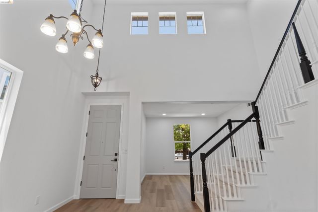 60 Narcissus Ct, Oakley, CA 94561