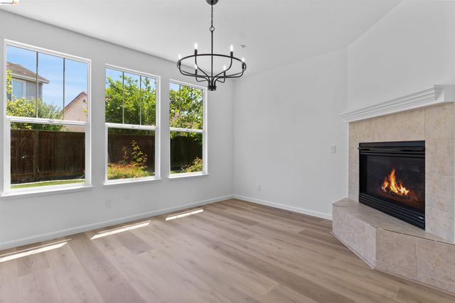 60 Narcissus Ct, Oakley, CA 94561