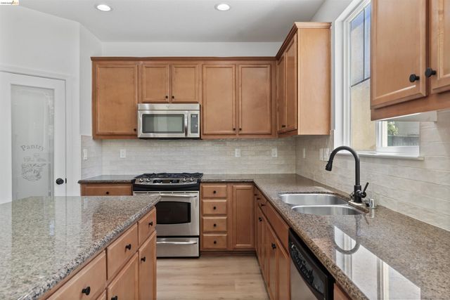 60 Narcissus Ct, Oakley, CA 94561