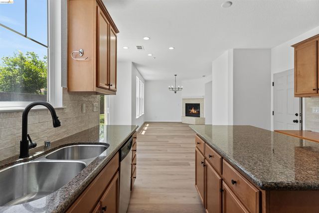 60 Narcissus Ct, Oakley, CA 94561