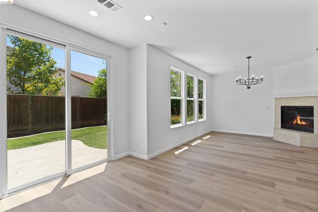 60 Narcissus Ct, Oakley, CA 94561