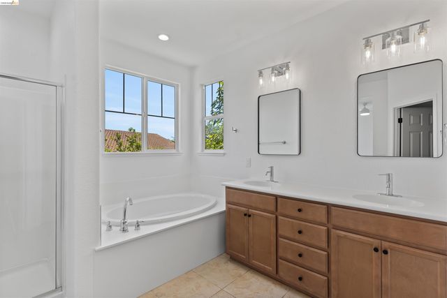 60 Narcissus Ct, Oakley, CA 94561