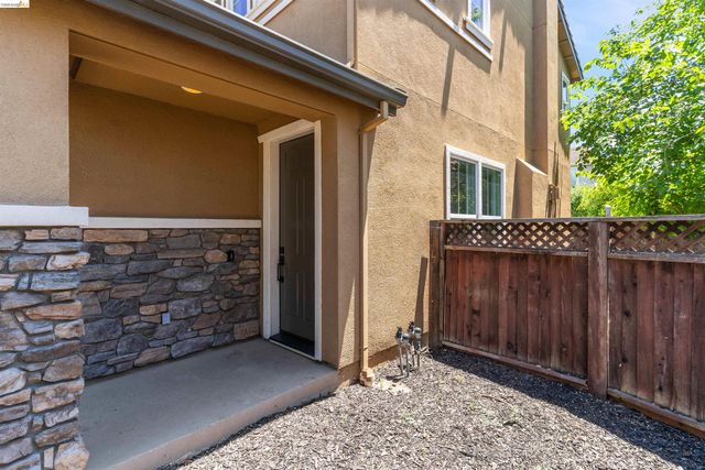 60 Narcissus Ct, Oakley, CA 94561