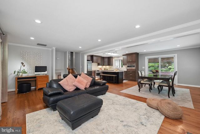 9322 GLENBROOK RD, Fairfax, VA 22031