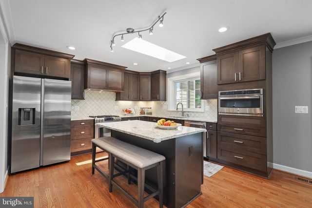 9322 GLENBROOK RD, Fairfax, VA 22031