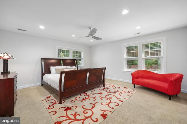 9322 GLENBROOK RD, Fairfax, VA 22031