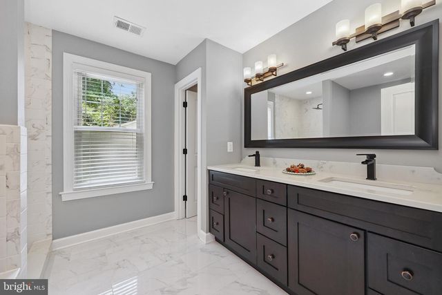 9322 GLENBROOK RD, Fairfax, VA 22031