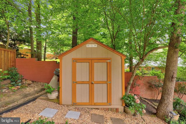 9322 GLENBROOK RD, Fairfax, VA 22031