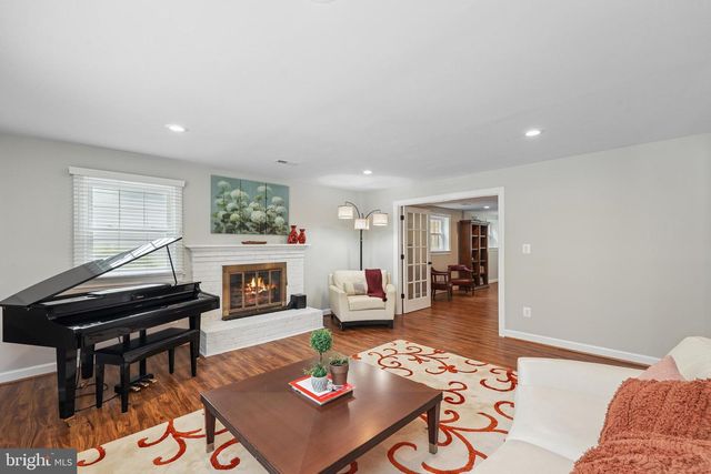 9322 GLENBROOK RD, Fairfax, VA 22031