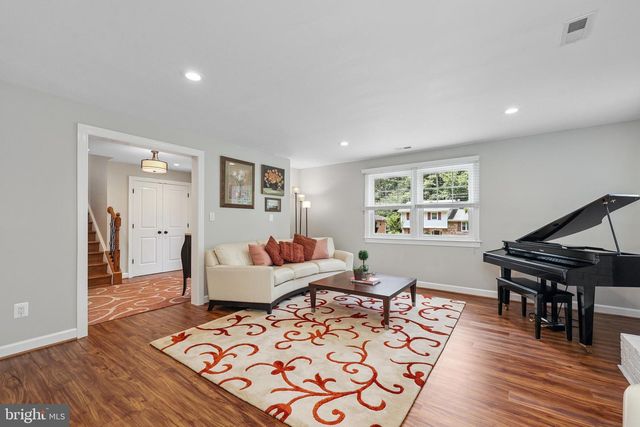 9322 GLENBROOK RD, Fairfax, VA 22031