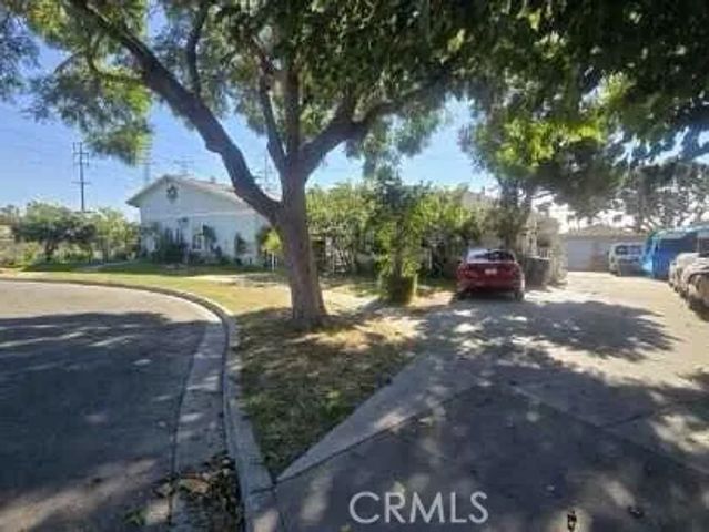 5746--5748 Rocket, Lakewood, CA 90713
