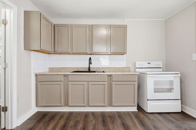 1604 S High St, Columbia, TN 38401
