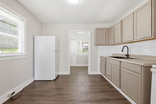 1604 S High St, Columbia, TN 38401