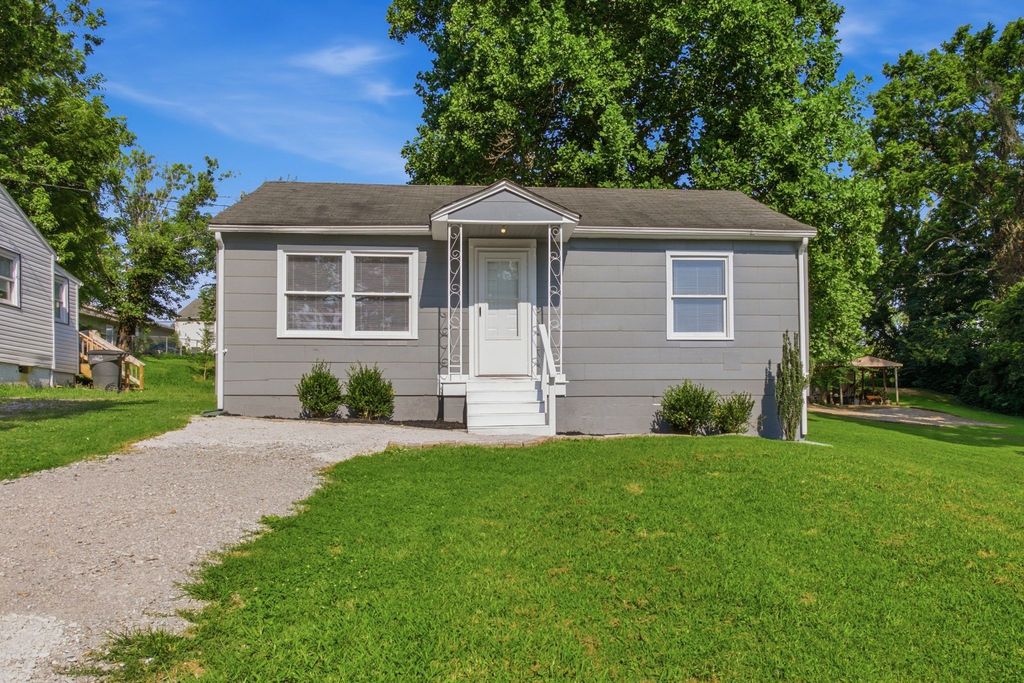 1604 S High St, Columbia, TN 38401