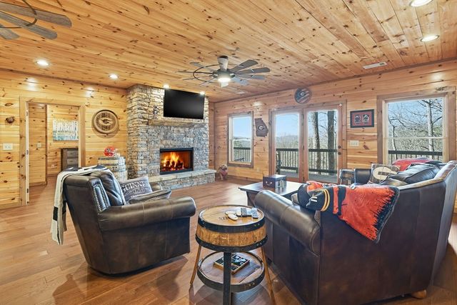 175 Stuart Drive, Mineral Bluff, GA 30559