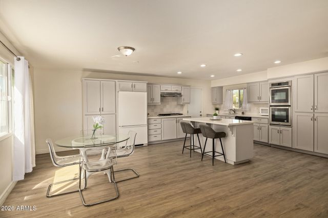 3101 W SHANGRI LA Road, Phoenix, AZ 85029