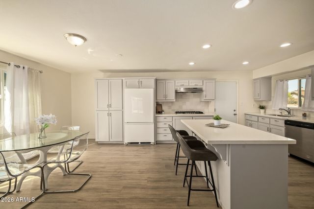 3101 W SHANGRI LA Road, Phoenix, AZ 85029