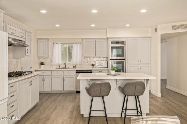 3101 W SHANGRI LA Road, Phoenix, AZ 85029