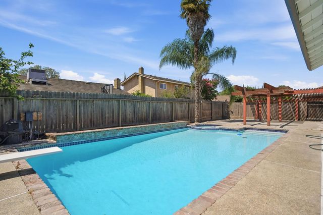 1018 Goldenoak Way, Stockton, CA 95209