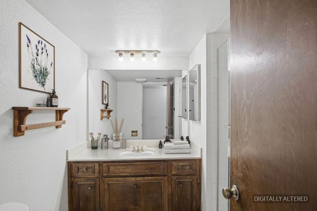 1018 Goldenoak Way, Stockton, CA 95209