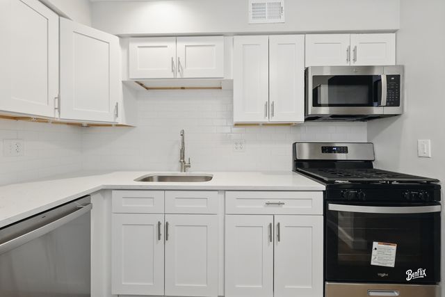 5500 Carriageway Drive 213, Rolling Meadows, IL 60008
