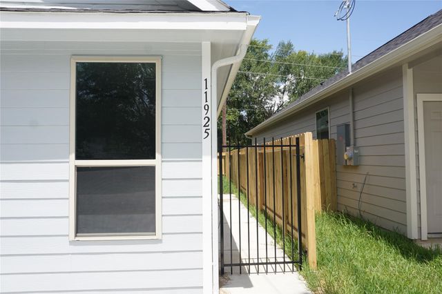 11925 Nelwood, Willis, TX 77318