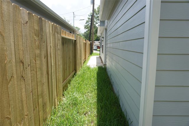 11925 Nelwood, Willis, TX 77318