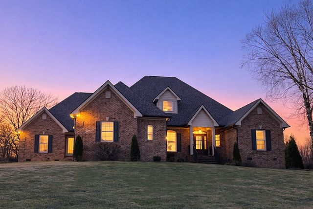 3917 Amanda Beth Ct, Columbia, TN 38401