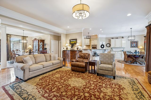 3917 Amanda Beth Ct, Columbia, TN 38401