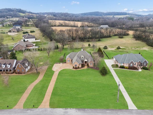 3917 Amanda Beth Ct, Columbia, TN 38401