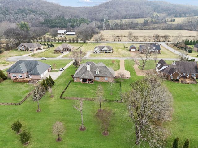 3917 Amanda Beth Ct, Columbia, TN 38401