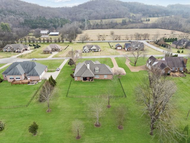 3917 Amanda Beth Ct, Columbia, TN 38401