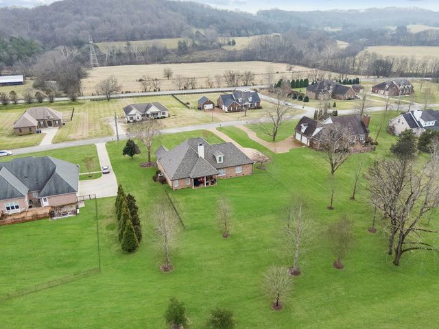 3917 Amanda Beth Ct, Columbia, TN 38401