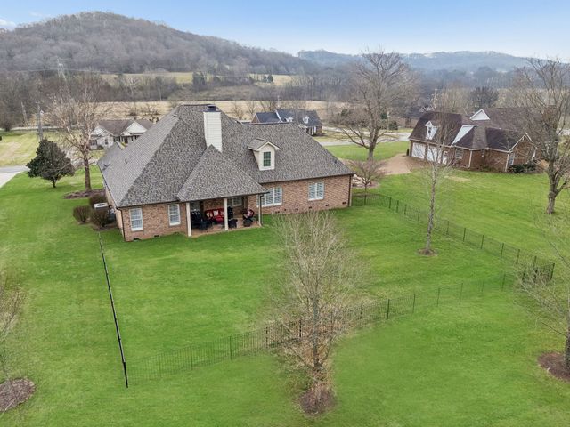 3917 Amanda Beth Ct, Columbia, TN 38401