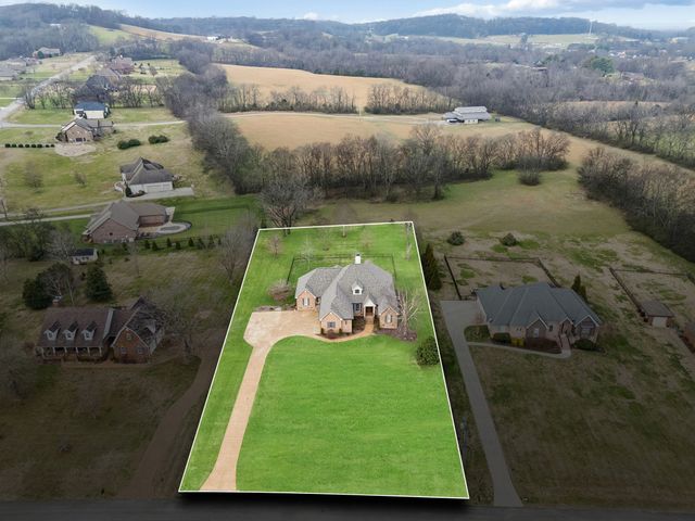 3917 Amanda Beth Ct, Columbia, TN 38401