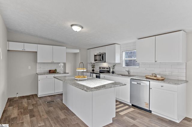 34 Mccauley Lane, Travelers Rest, SC 29690