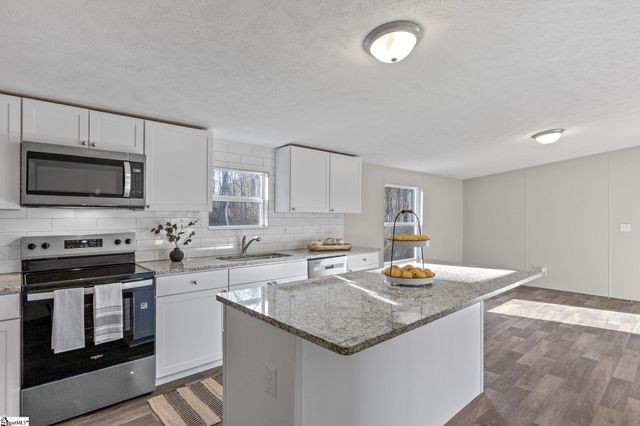 34 Mccauley Lane, Travelers Rest, SC 29690