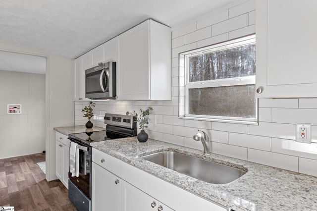 34 Mccauley Lane, Travelers Rest, SC 29690