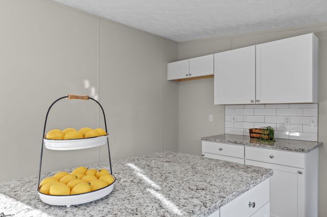 34 Mccauley Lane, Travelers Rest, SC 29690