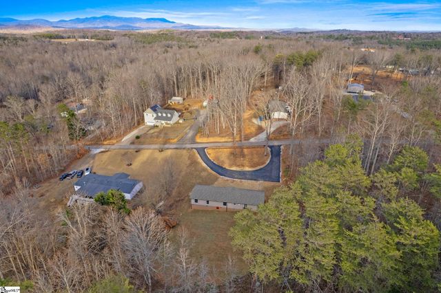 34 Mccauley Lane, Travelers Rest, SC 29690