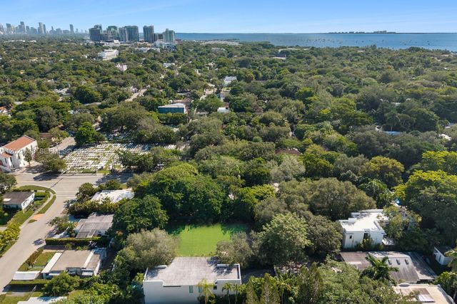 3729 Kumquat Ave, Miami, FL 33133