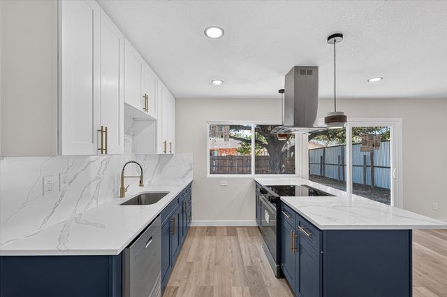 3045 Villa Sur Trail, Dallas, TX 75228