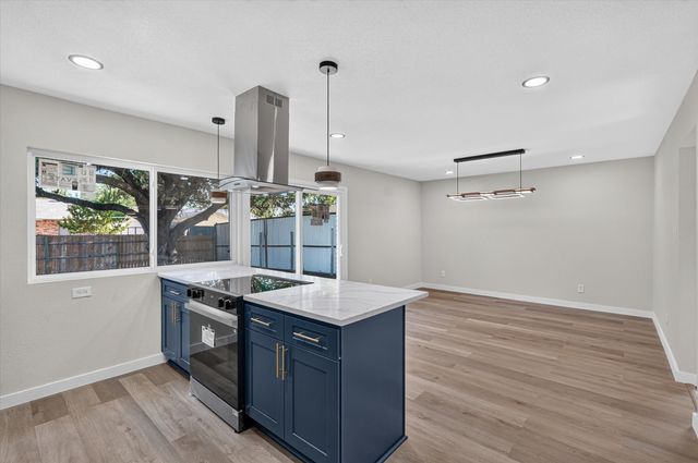 3045 Villa Sur Trail, Dallas, TX 75228