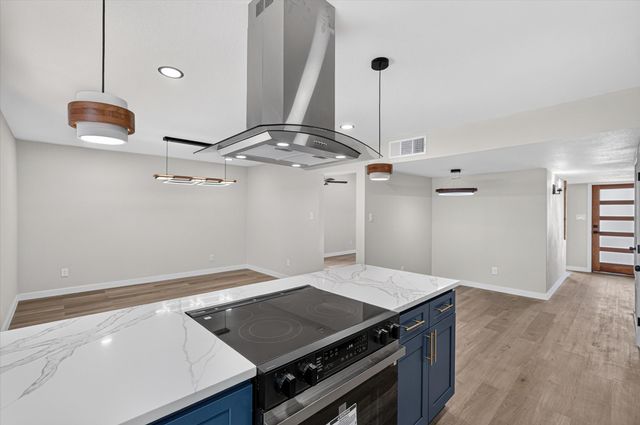 3045 Villa Sur Trail, Dallas, TX 75228